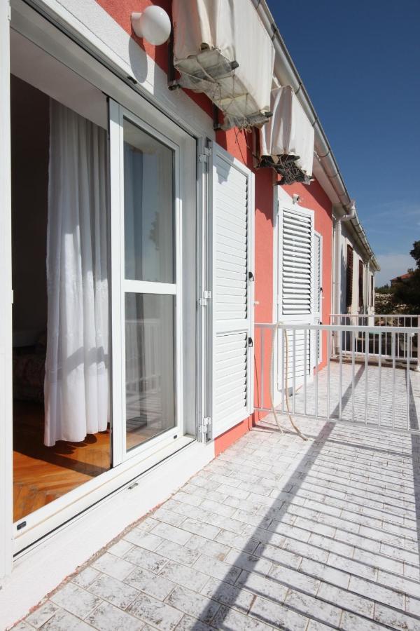 Rooms By The Sea Kustici, Pag - 6288 Экстерьер фото